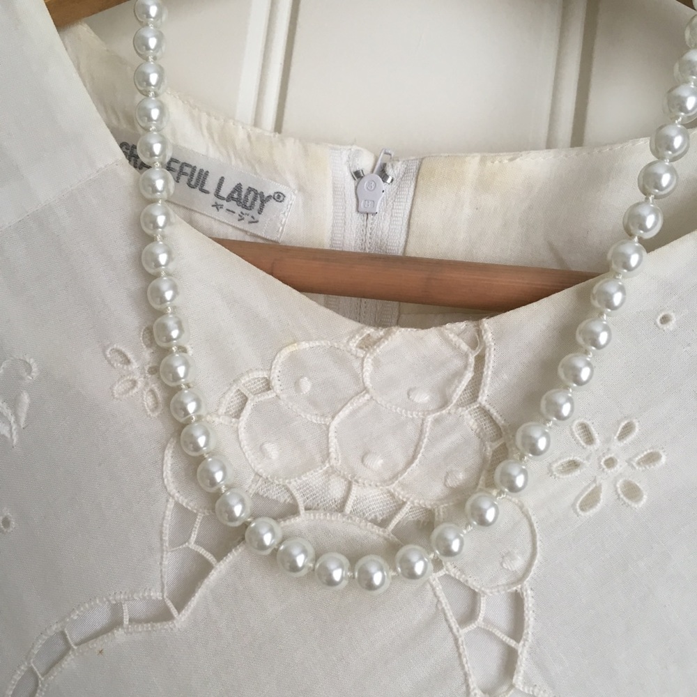 White Vintage Lace Wedding Dress - Picture 2 of 8